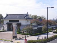 �����i����j